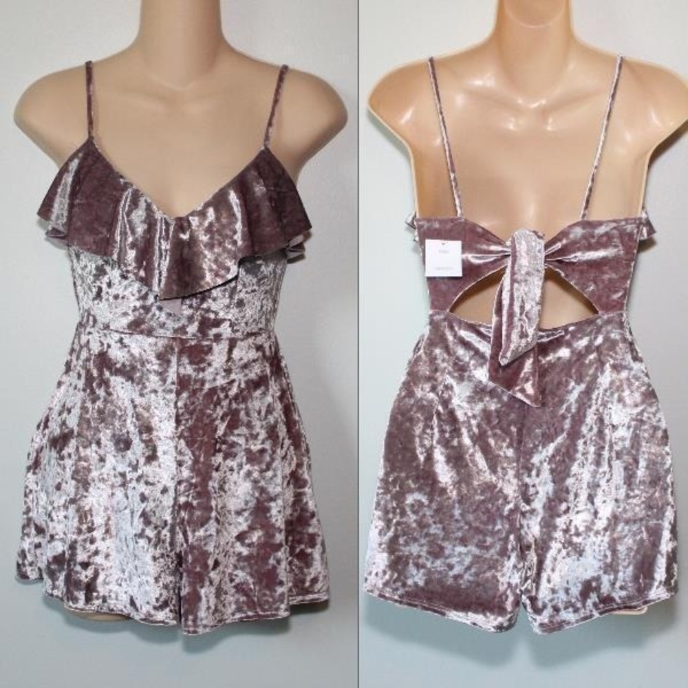 NEW Urban Outfitters Crushed Velvet Romper Blush Pink XS Party Date Night Glam - Picture 11 of 11